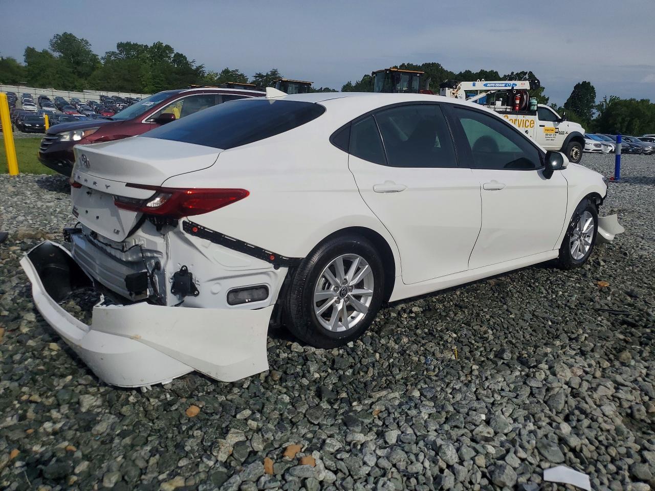2025 Toyota Camry Le - Фото 3