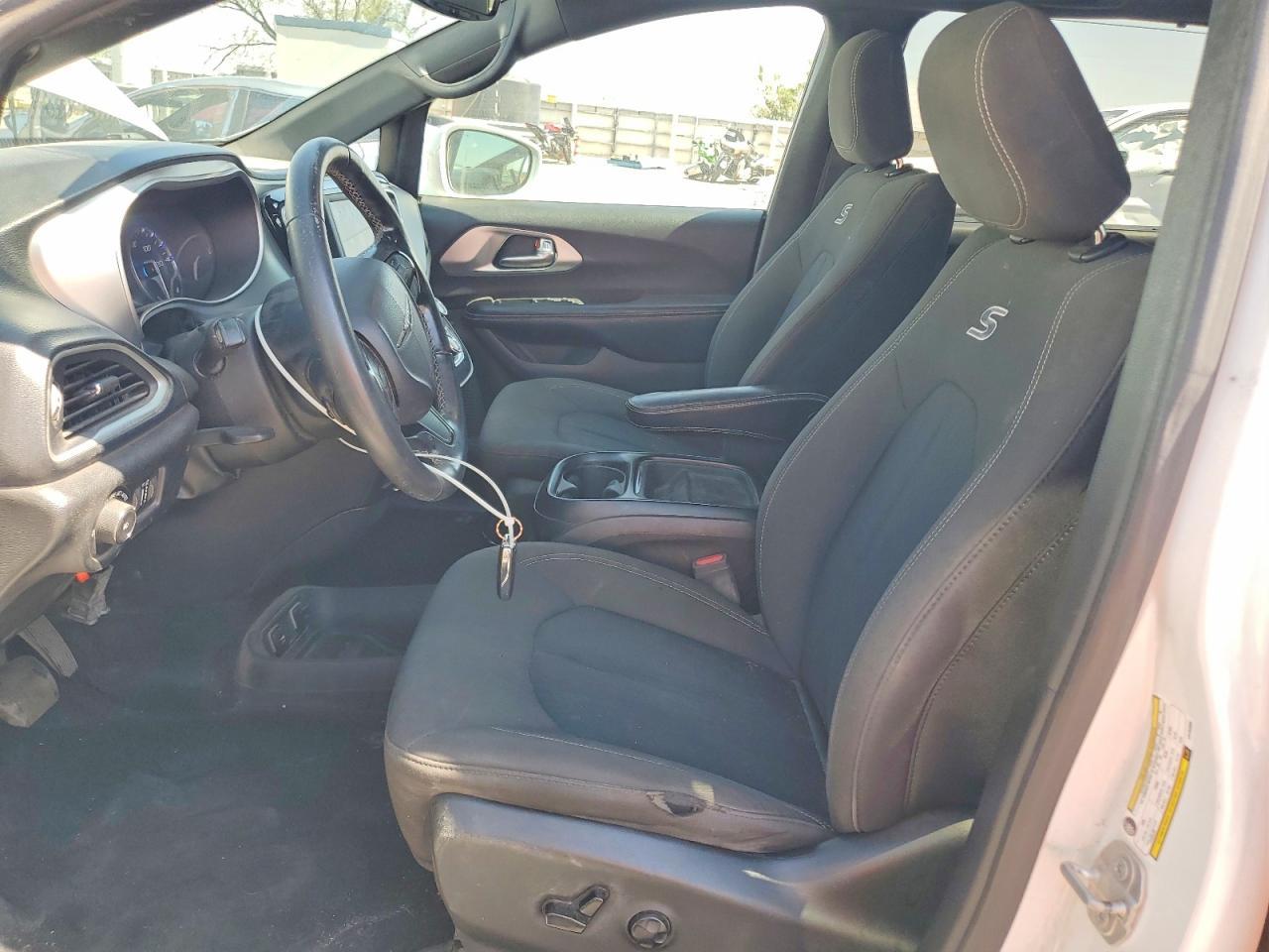 2020 Chrysler Pacifica Touring - Фото 7