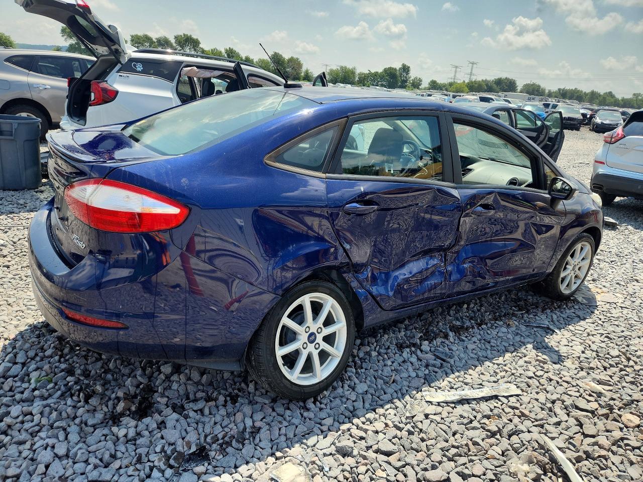 2016 Ford Fiesta Se - Фото 3