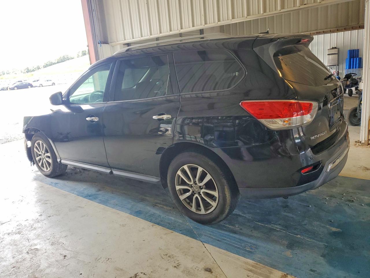 2013 Nissan Pathfinder S - Image 2