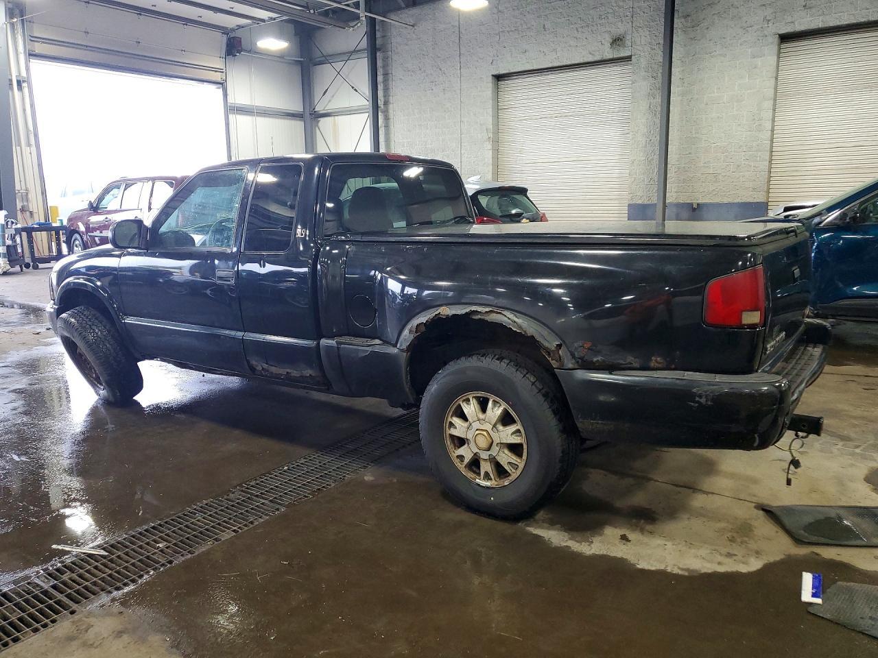 2002 GMC Sonoma - Image 2