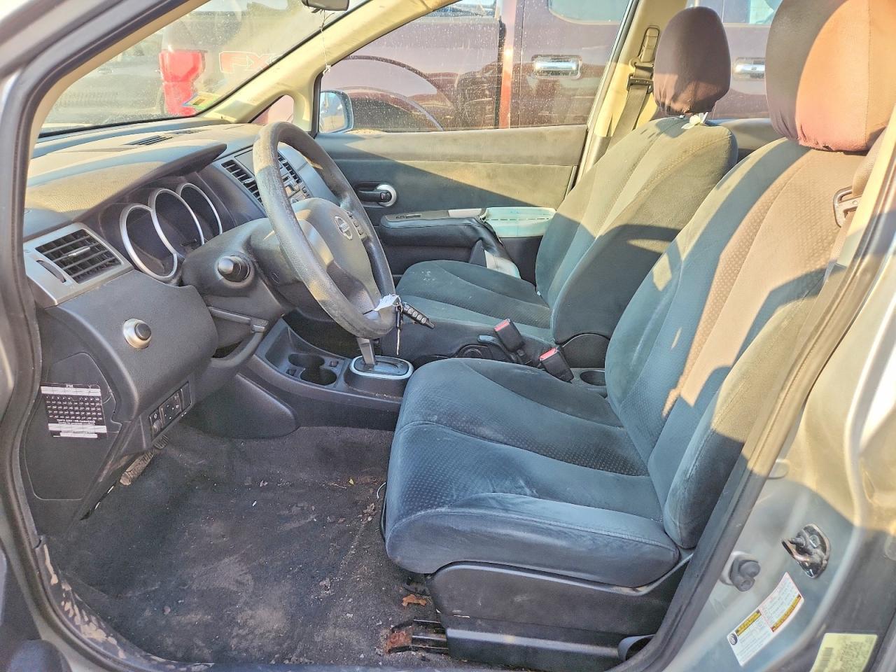 2010 Nissan Versa 1.8 S - Image 7