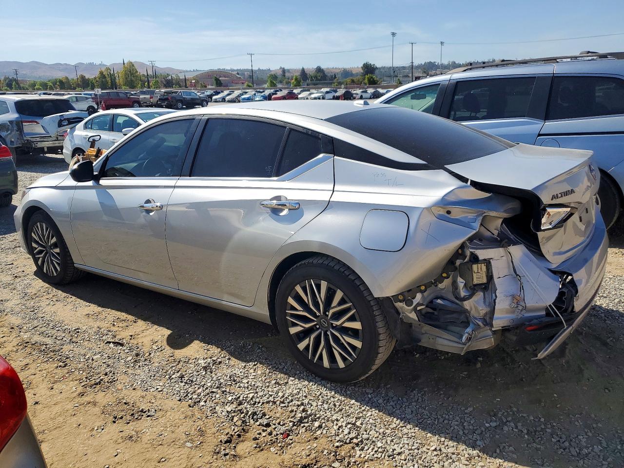 2024 Nissan Altima Sv - Image 2