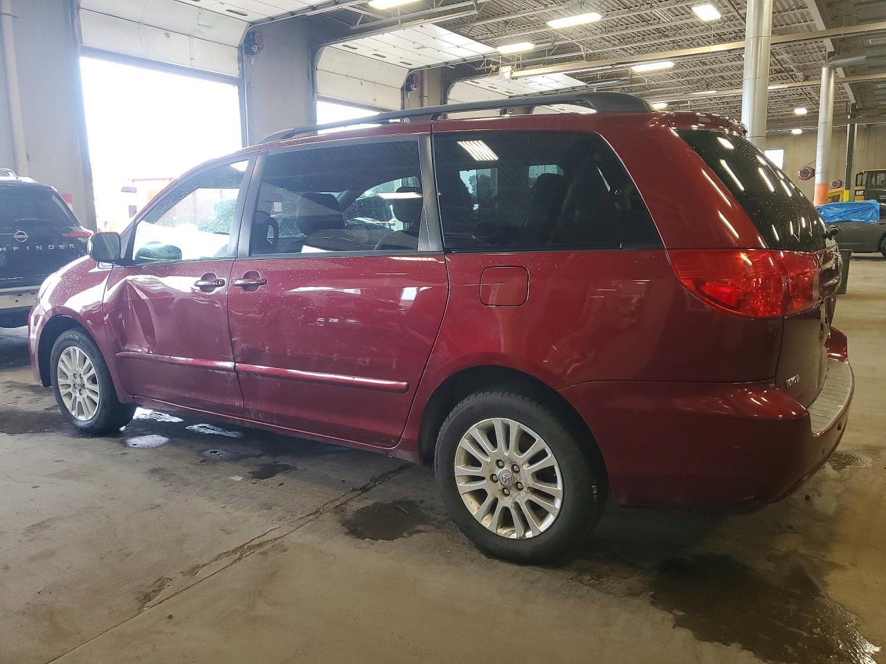 2010 Toyota Sienna Xle - Фото 2