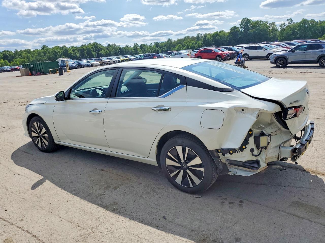 2022 Nissan Altima Sv - Image 2