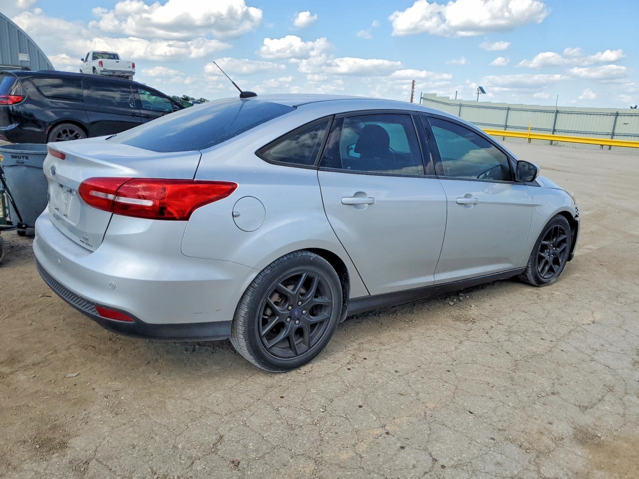 2016 Ford Focus Se - Фото 3