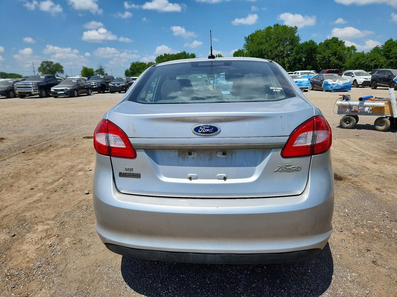 2013 Ford Fiesta Se - Фото 6