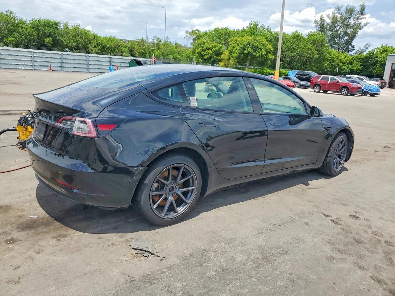 2022 Tesla Model 3 - Image 3