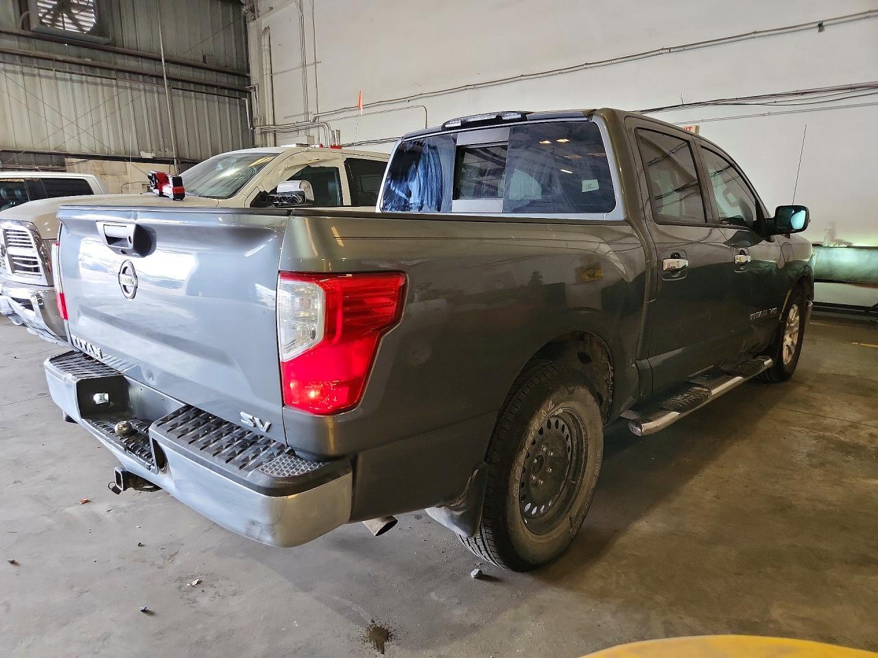 2018 Nissan Titan S - Фото 3