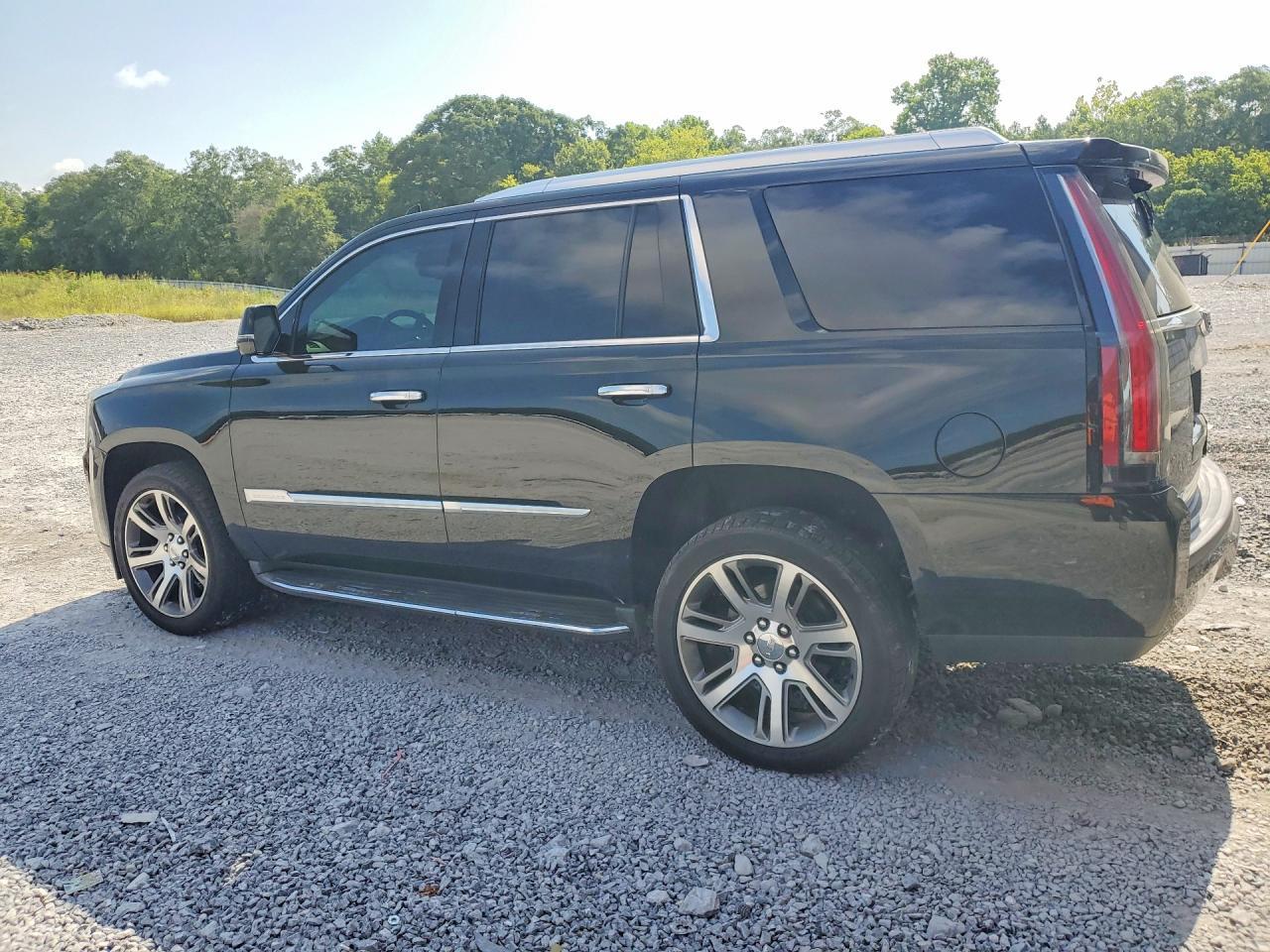 2015 Cadillac Escalade Luxury - Image 2