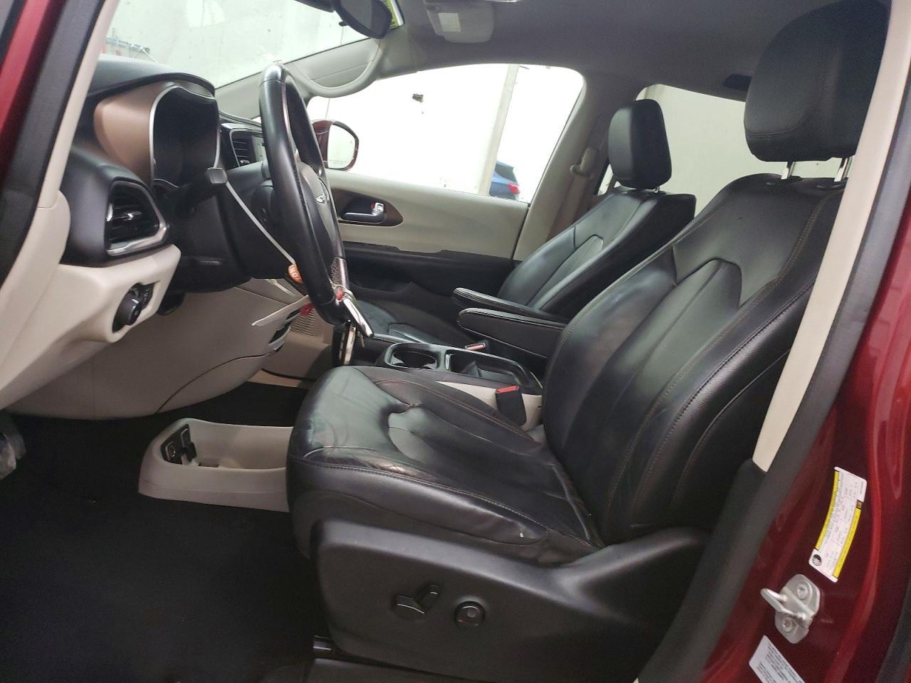 2017 Chrysler Pacifica Touring L - Image 7