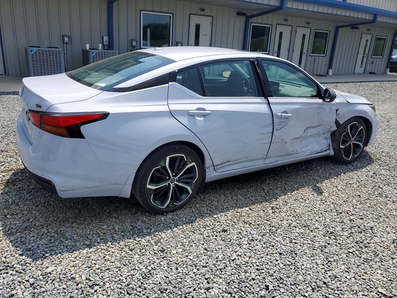 2024 Nissan Altima Sr - Image 3