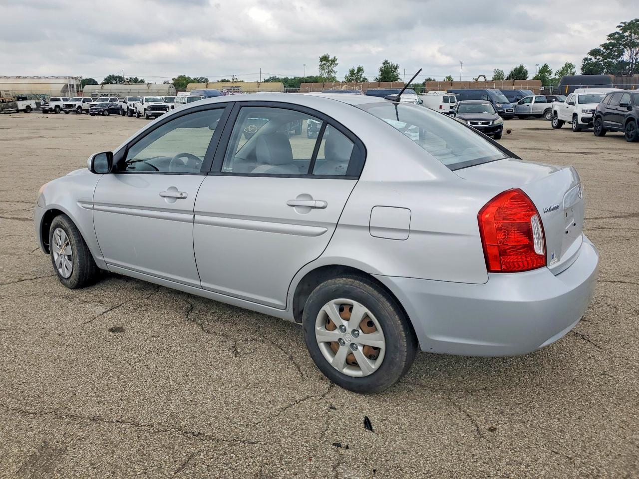 2010 Hyundai Accent Gls - Фото 2