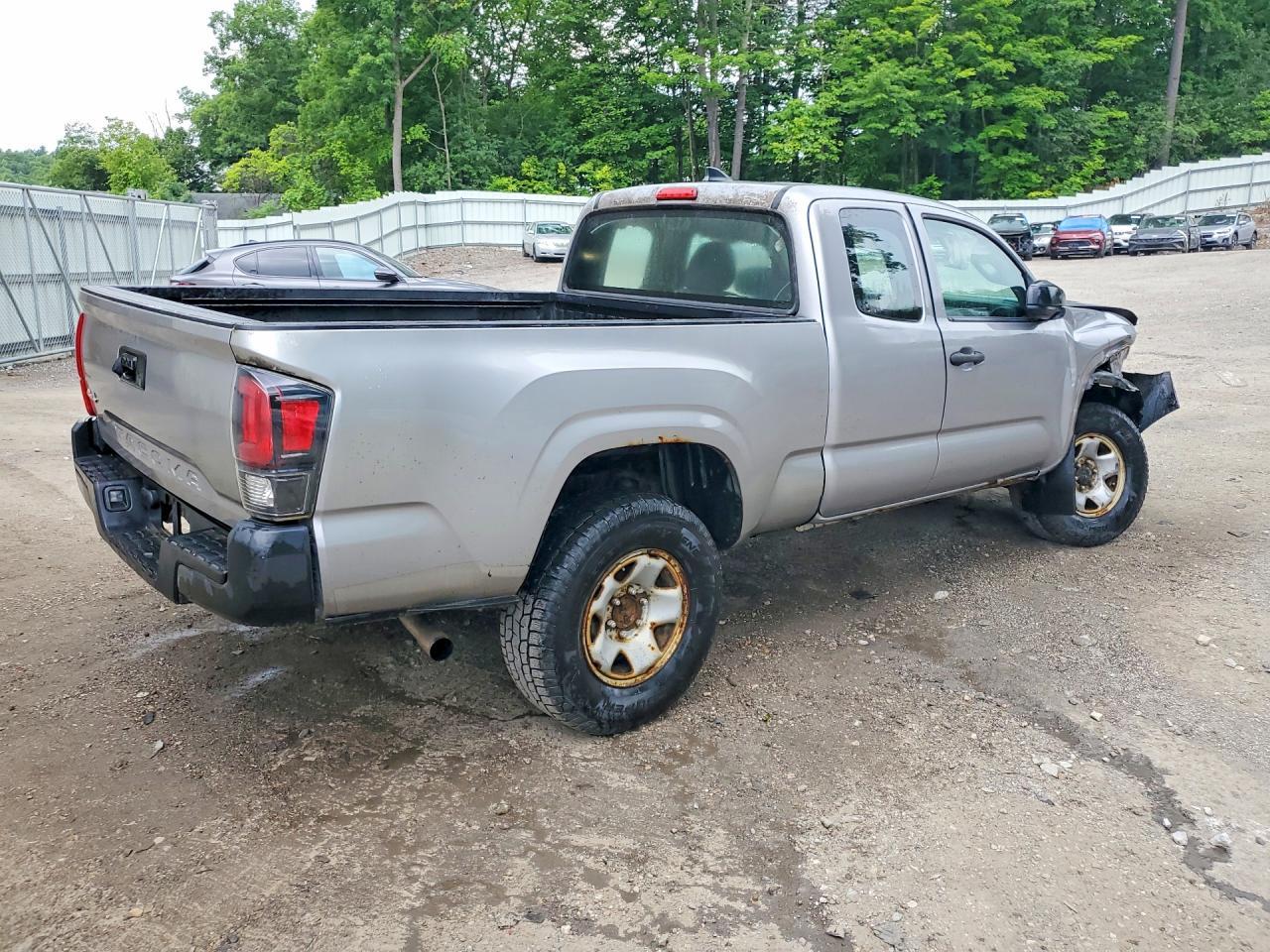 2017 Toyota Tacoma Sr - Фото 3