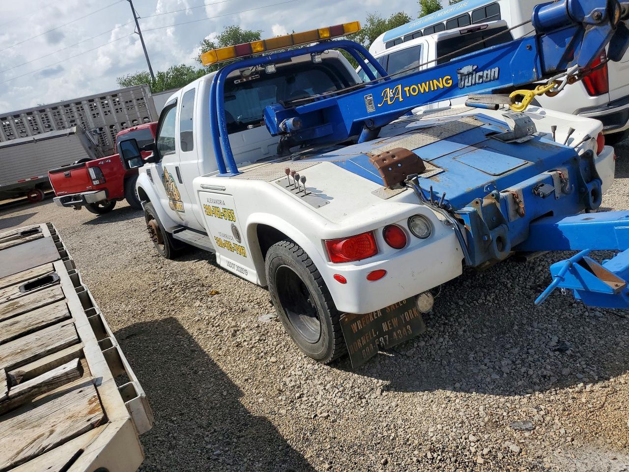 2008 Ford F550 Super Duty - Image 2