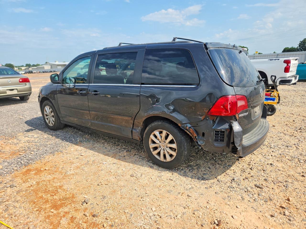 2012 Volk Routan Se - Image 2