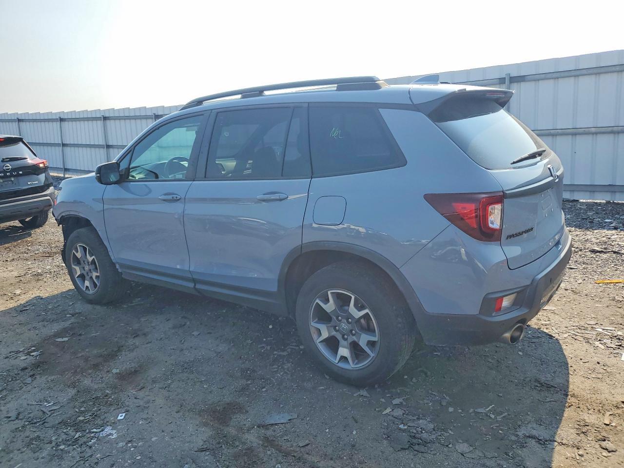 2022 Honda Passport Trail Sport - Image 2