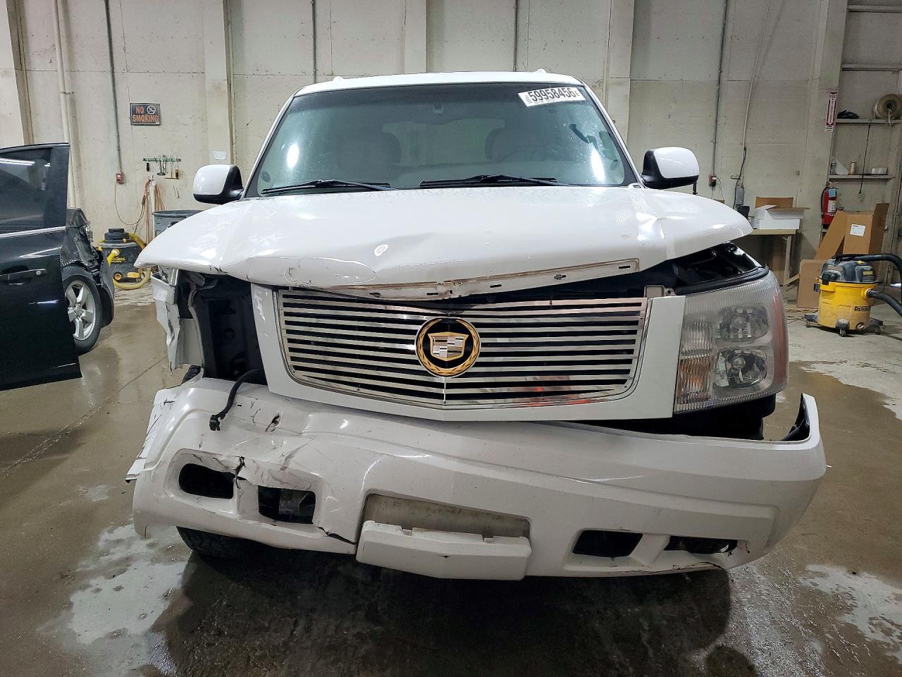 2002 Cadillac Escalade Luxury - Image 5