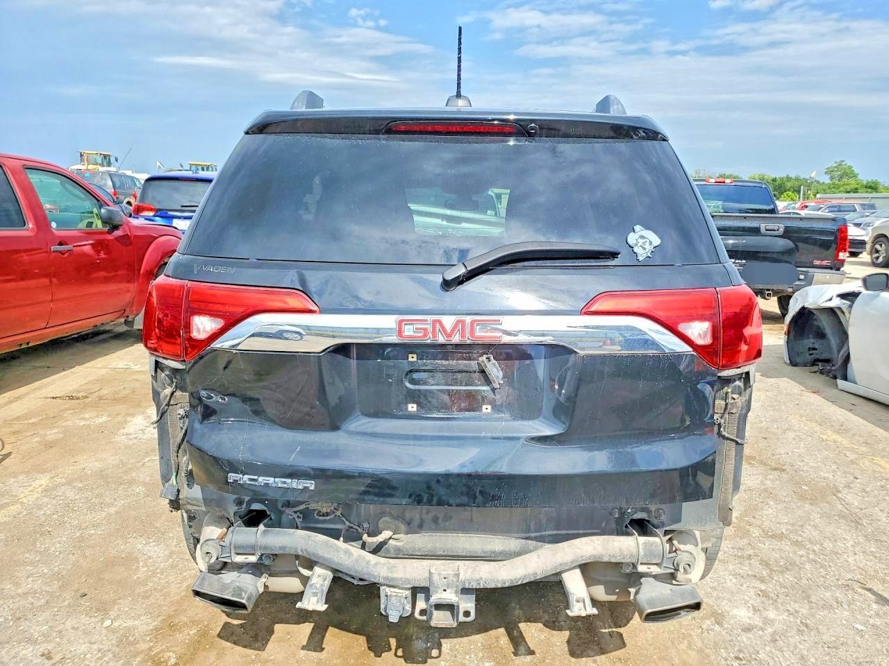 2018 GMC Acadia Denali - Фото 6
