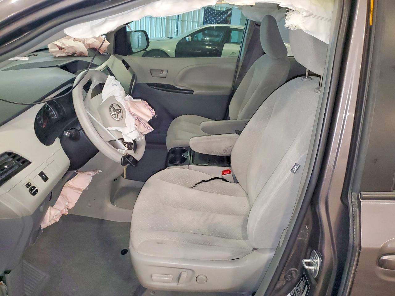 2013 Toyota Sienna Le - Фото 7