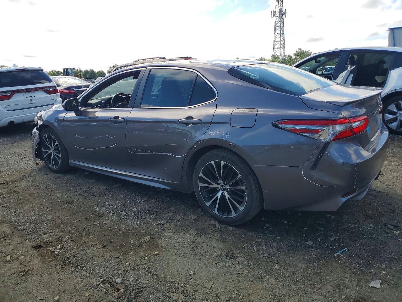 2018 Toyota Camry Se - Фото 2