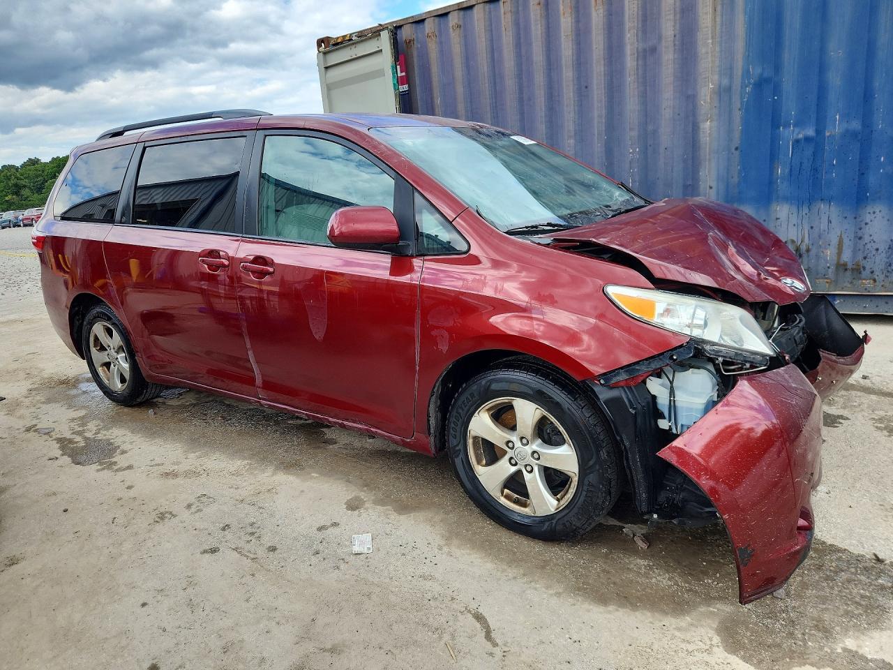 2016 Toyota Sienna Le - Image 4