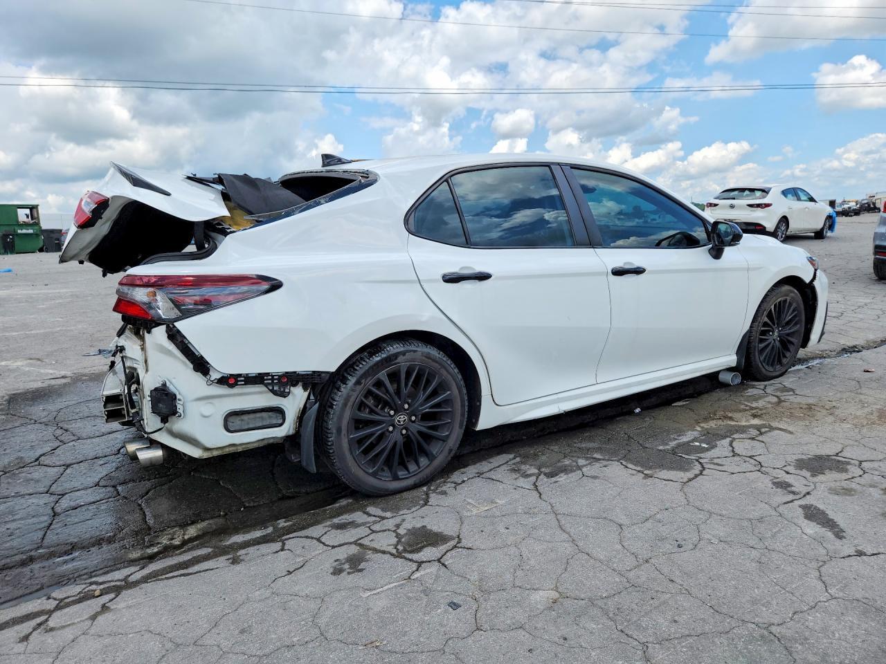 2022 Toyota Camry Se Nightshade - Фото 3