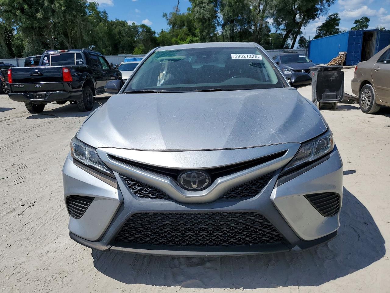 2019 Toyota Camry Se - Фото 5