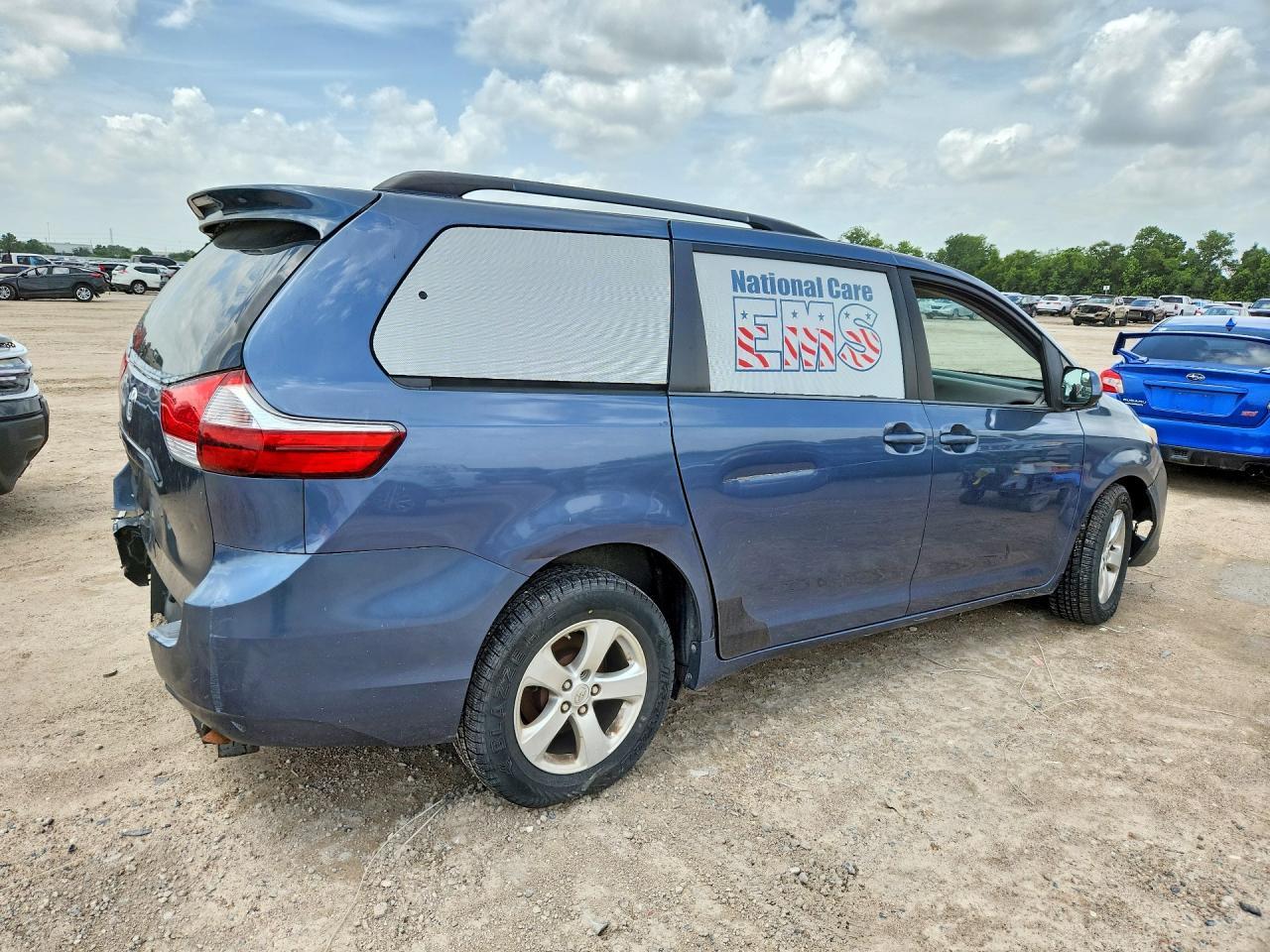 2015 Toyota Sienna Le - Фото 3