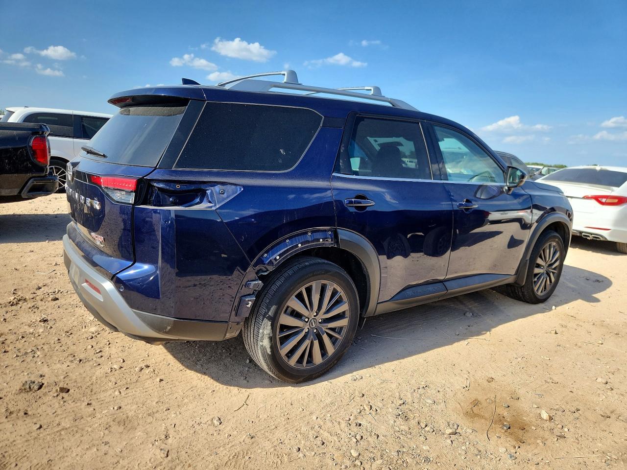 2022 Nissan Pathfinder Sl - Фото 3