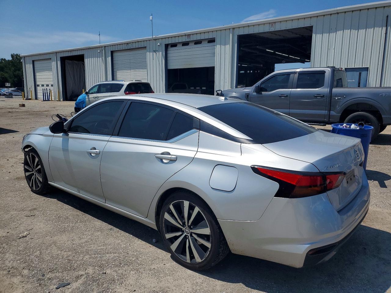 2019 Nissan Altima Sr - Фото 2