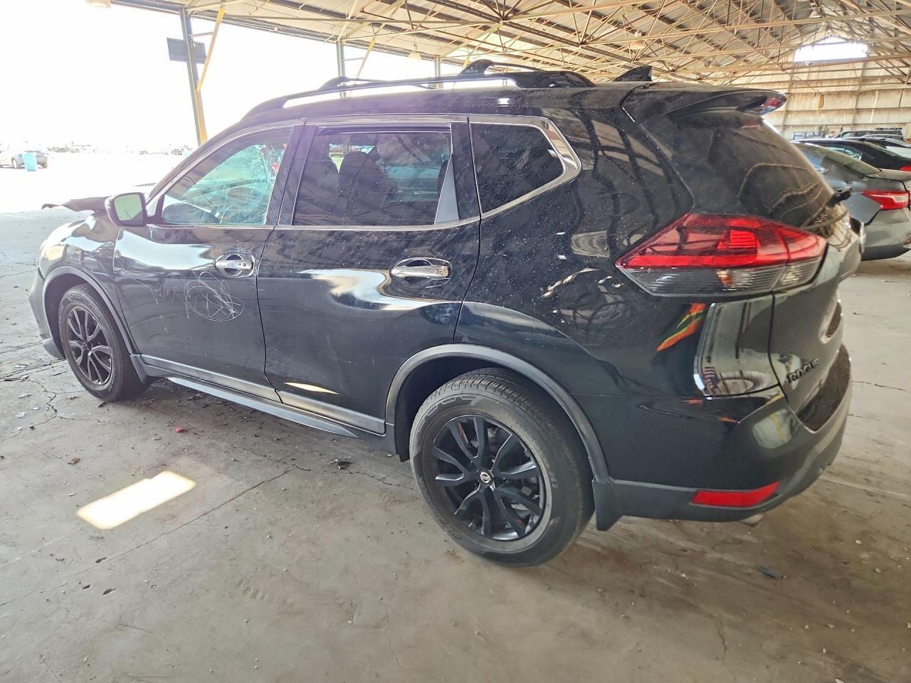 2018 Nissan Rogue Sv - Image 2