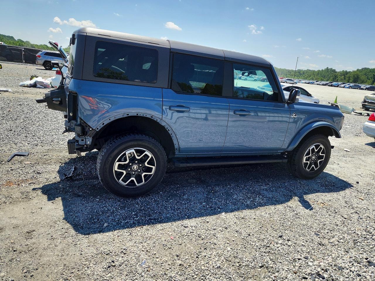 2024 Ford Bronco Outer Banks - Image 3