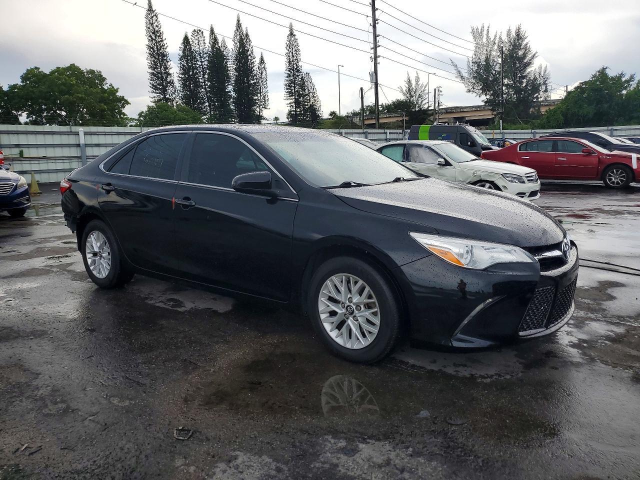 2016 Toyota Camry Le - Фото 4