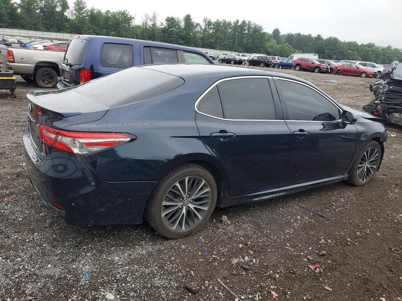 2018 Toyota Camry Se - Image 3