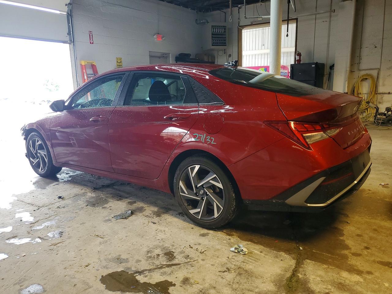 2025 Hyundai Elantra Sel - Image 2