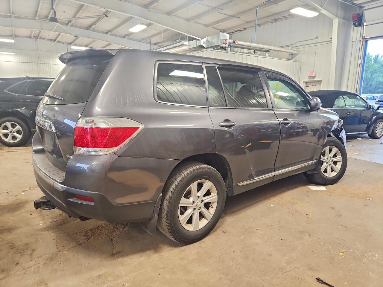 2013 Toyota Highlander Base - Фото 3