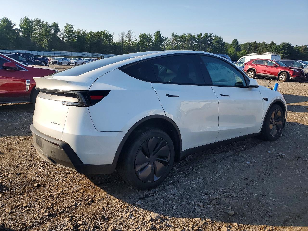 2026 Tesla Model Y - Image 3