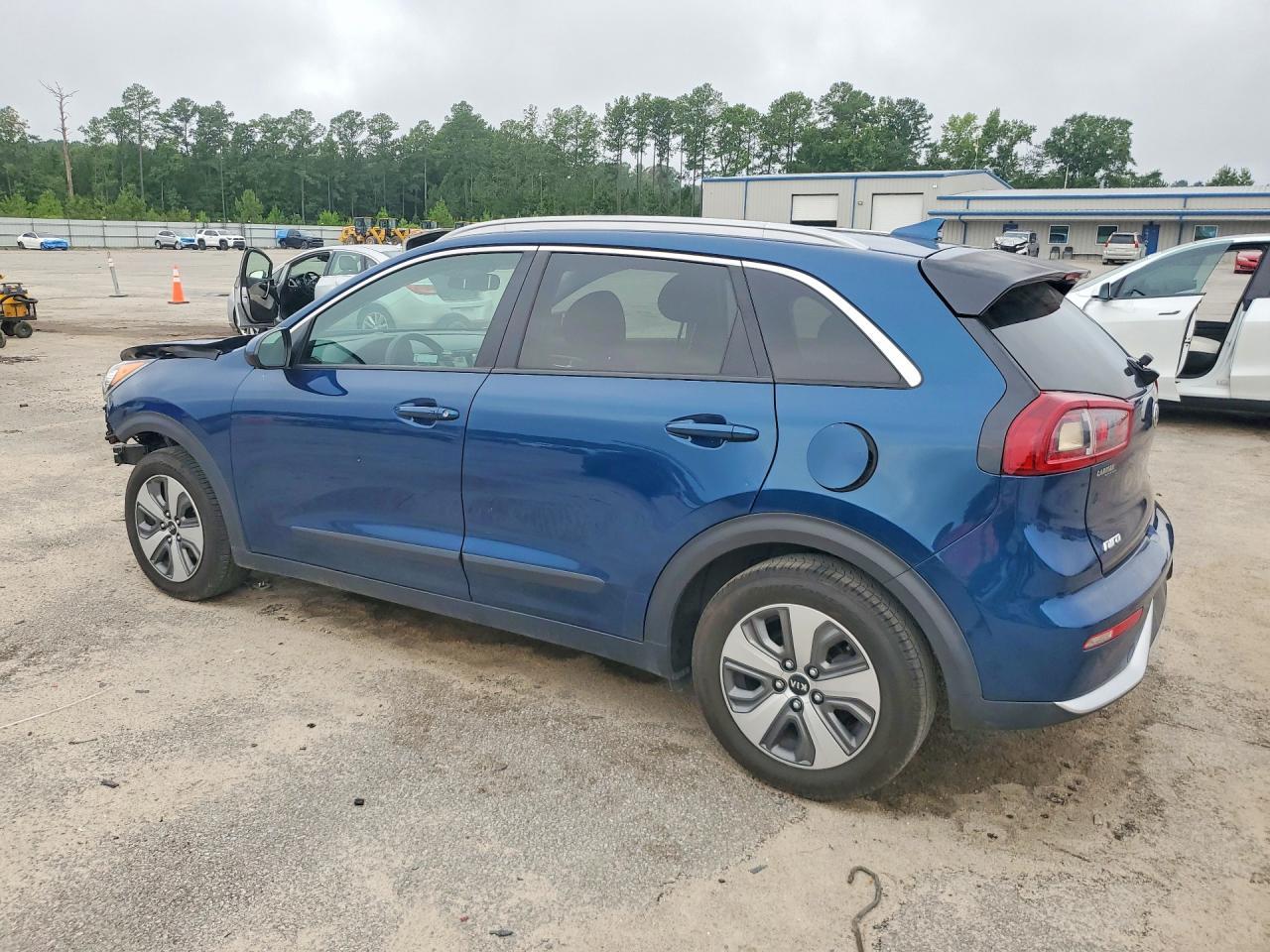 2019 Kia Niro Lx - Image 2