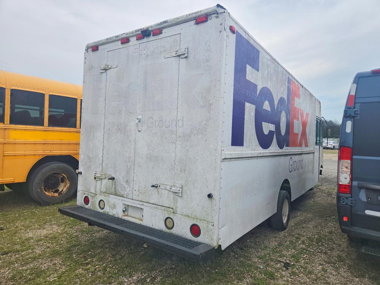 2003 Ford Econoline E450 Super Duty Commercial Stripped Chassis - Image 3