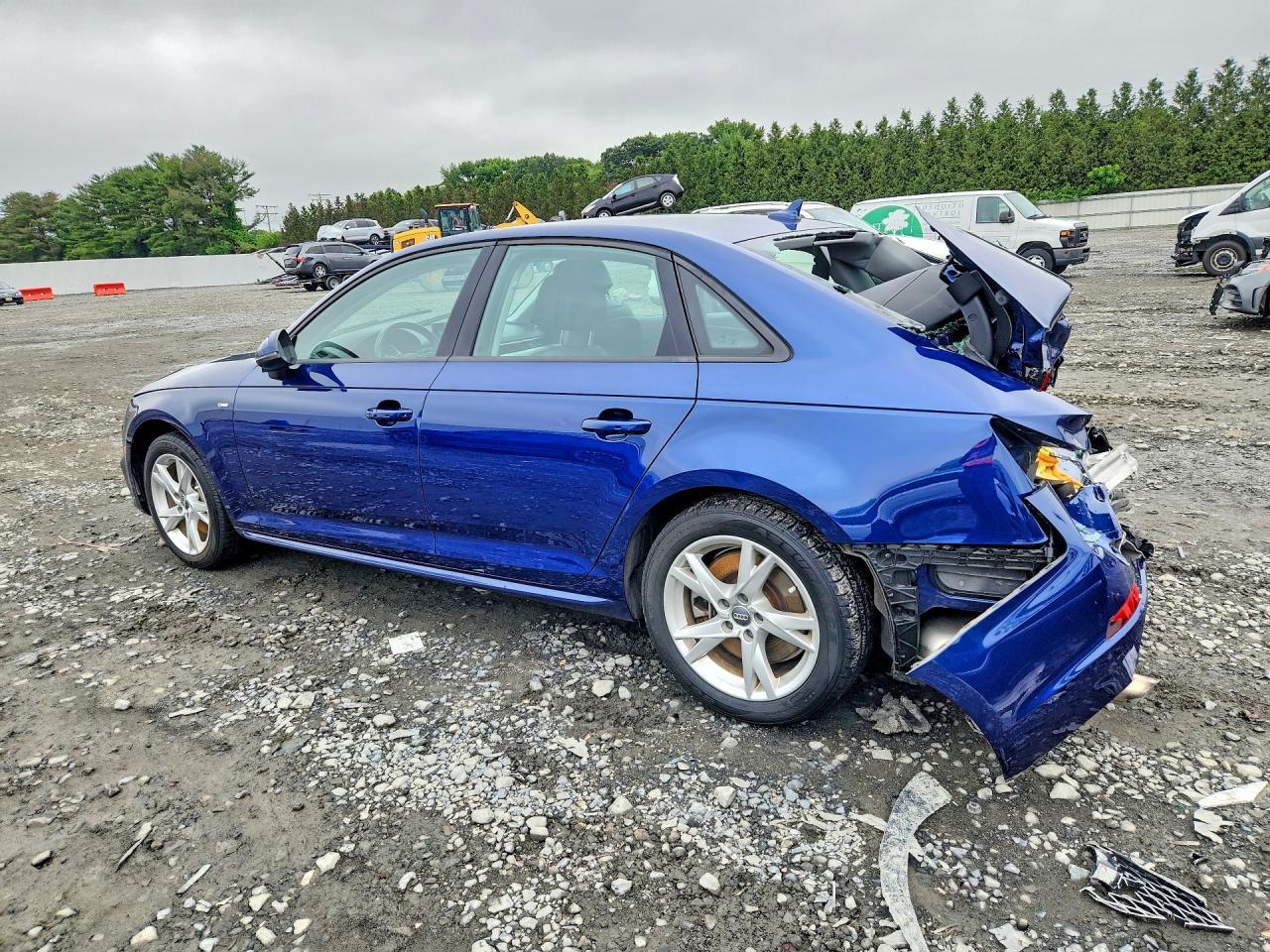 2018 Audi A4 Premium - Фото 2