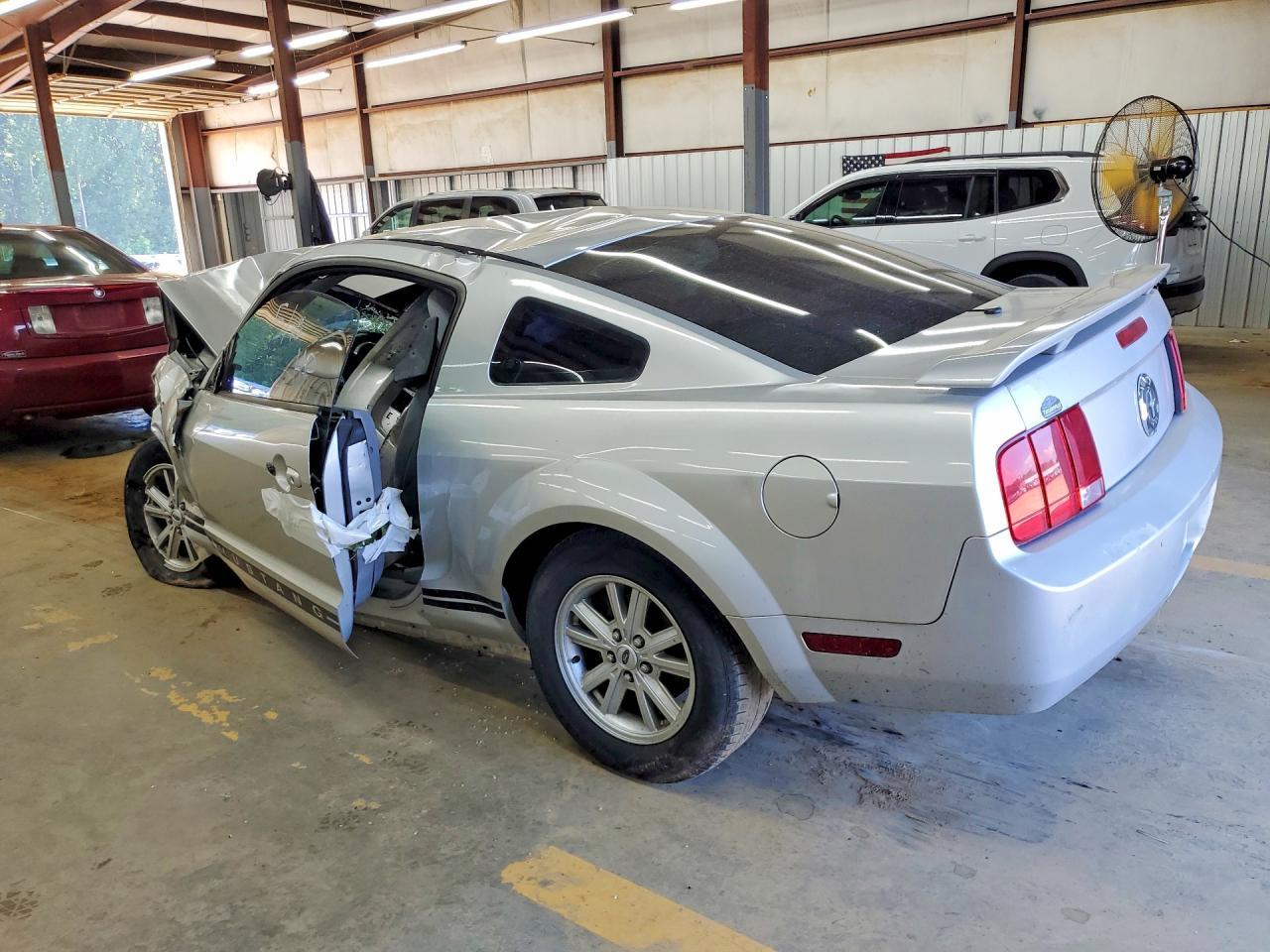 2005 Ford Mustang - Фото 2
