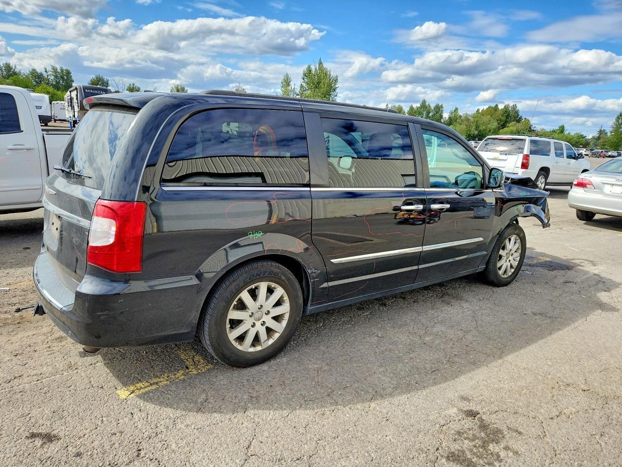 2012 Chrysler Town & Country Touring L - Image 3