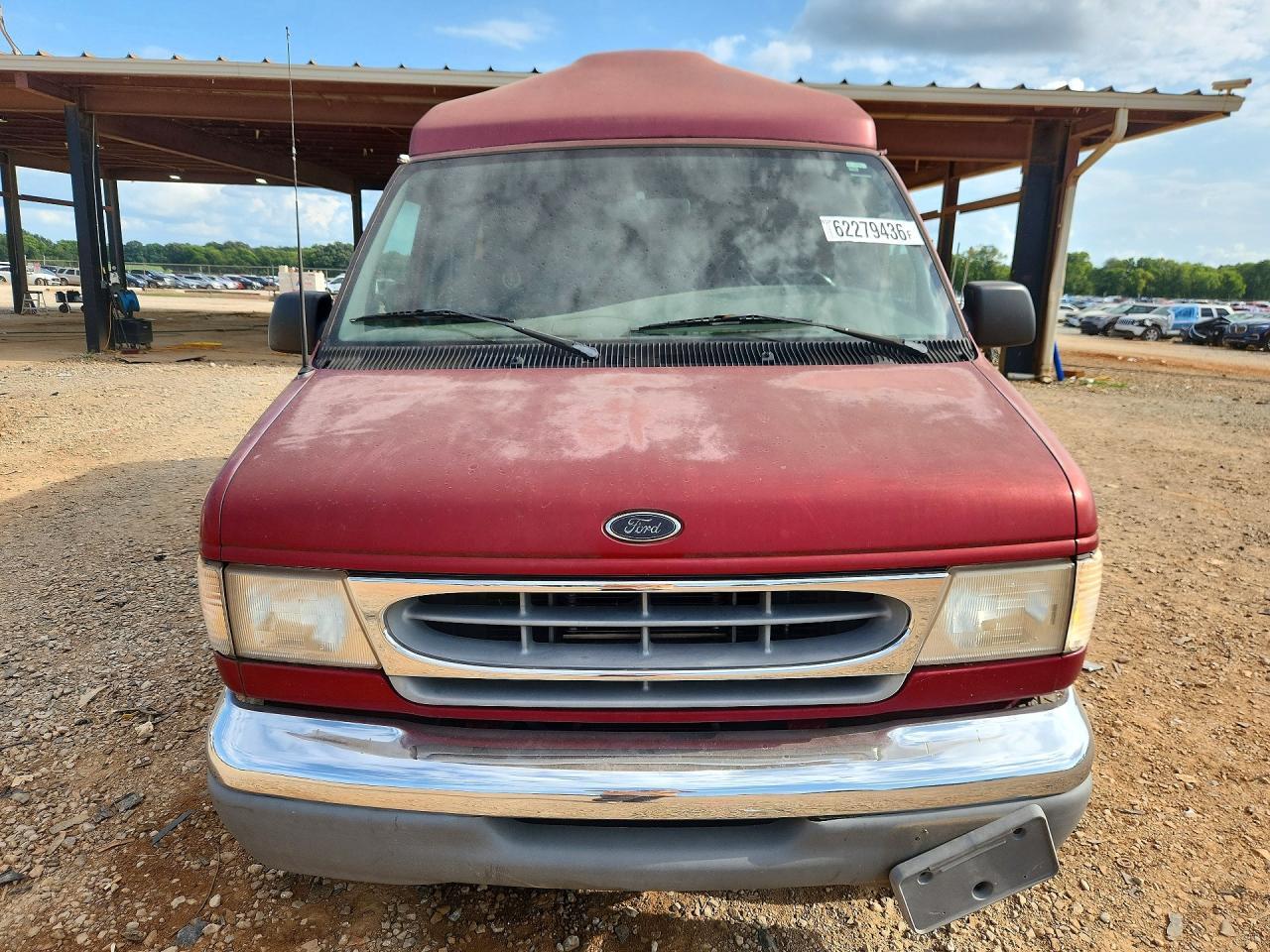2000 Ford Econoline E150 Van - Image 5