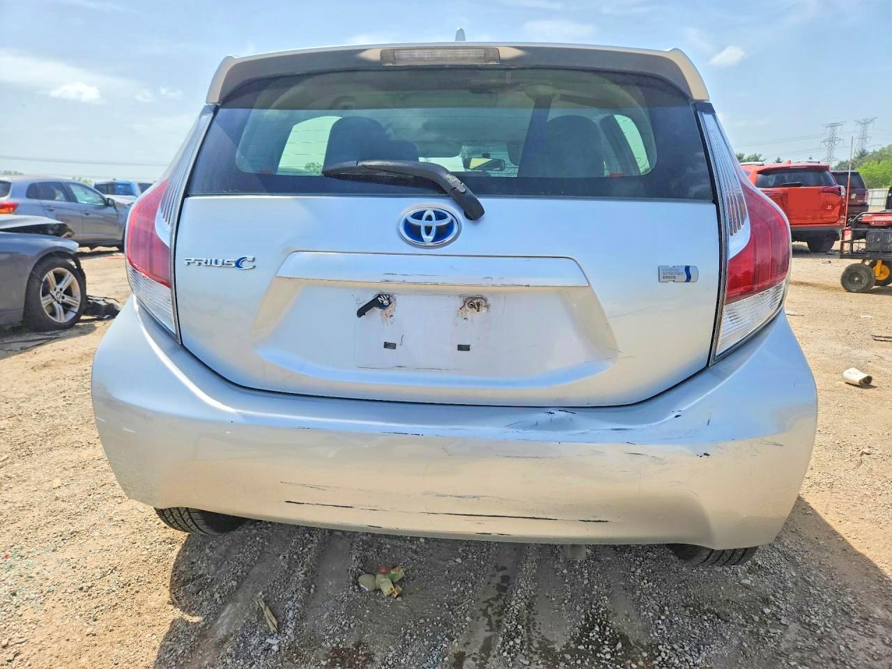 2015 Toyota Prius C One - Фото 6