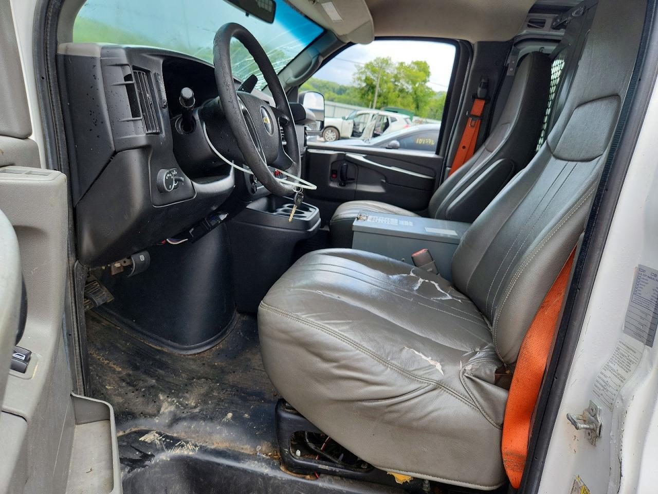 2014 Chevrolet Express G2500 - Image 7