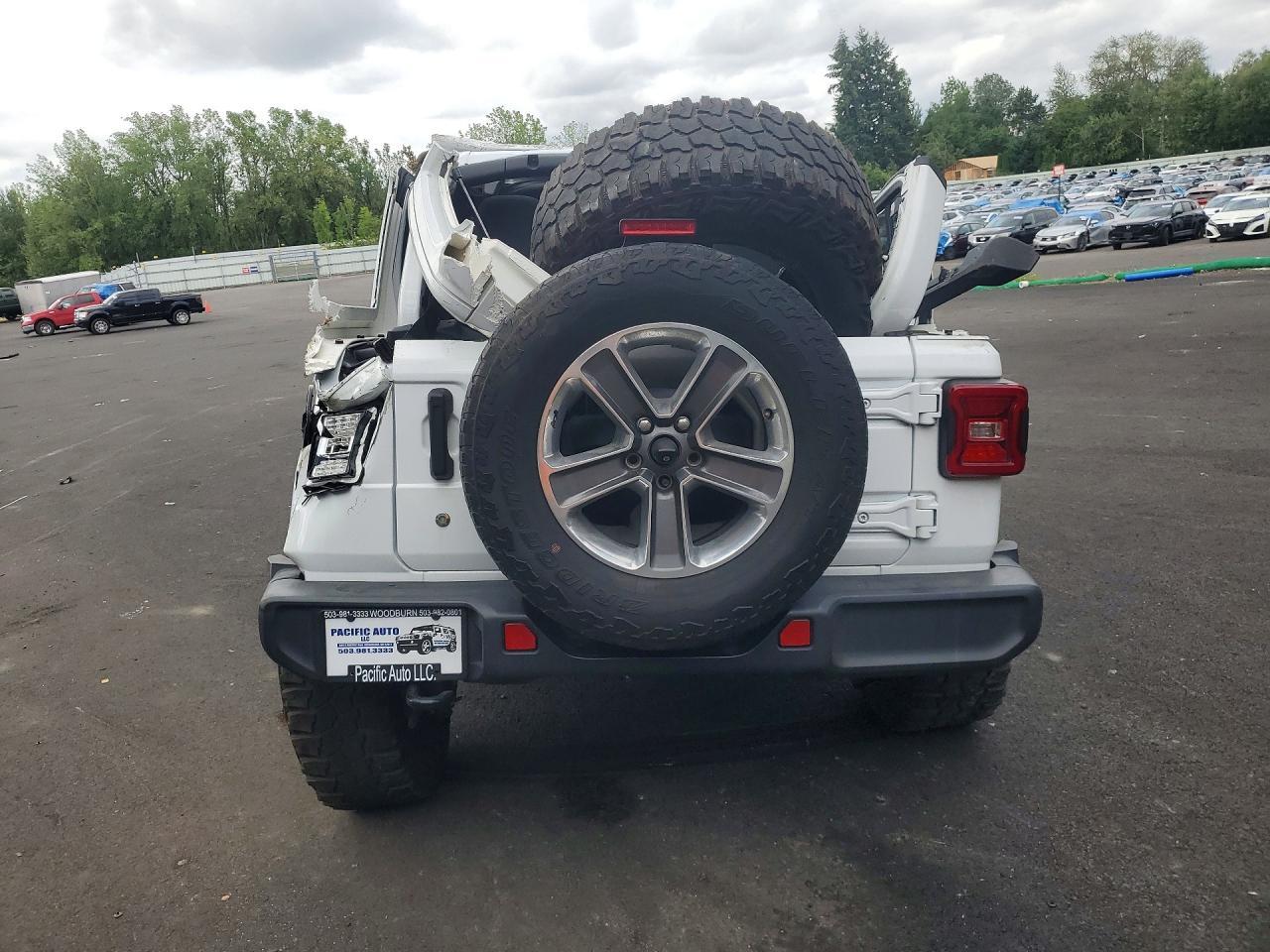 2018 Jeep Wrangler Unlimited Sahara - Image 6