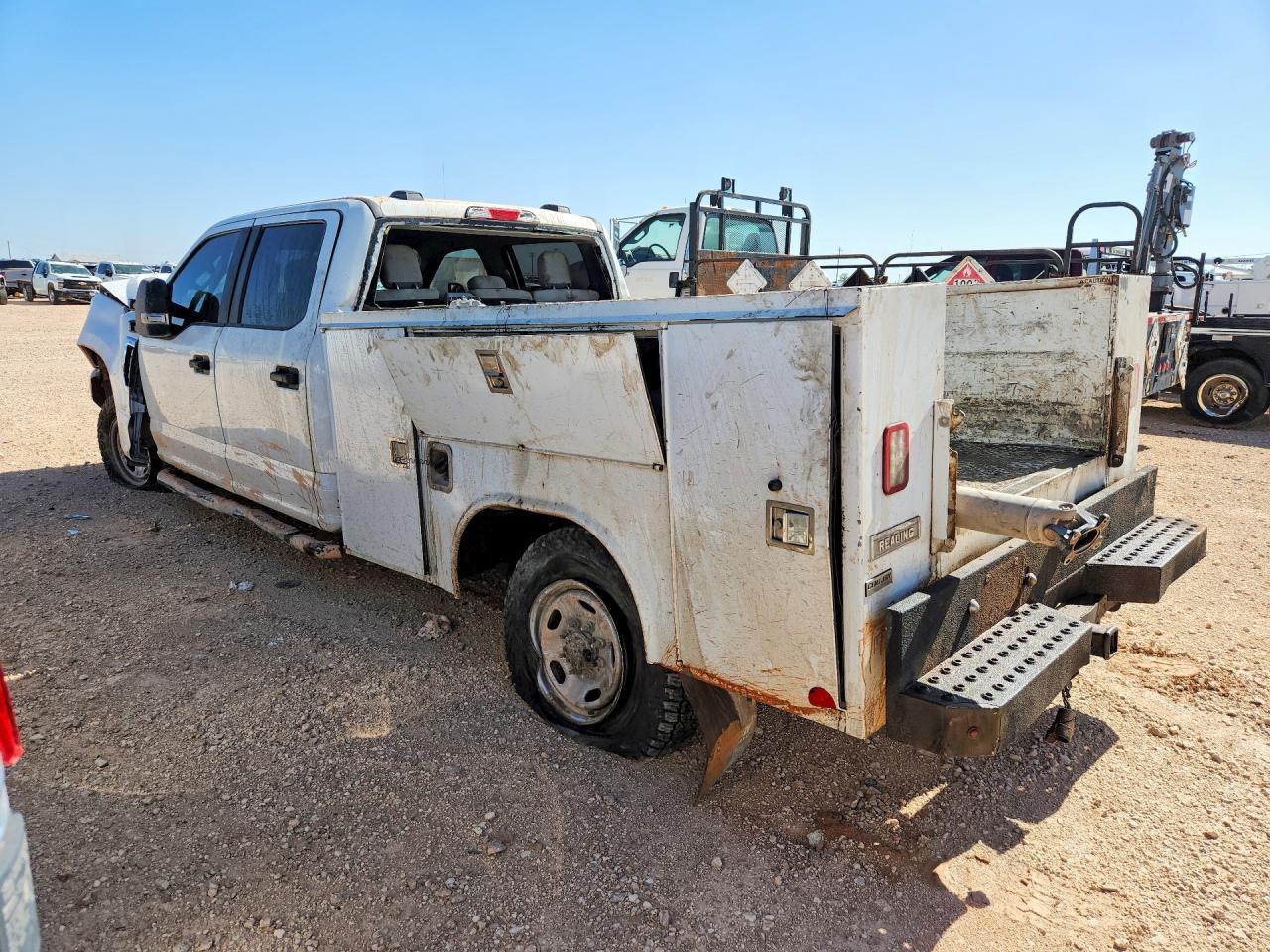 2022 Ford F250 Super Duty - Фото 2