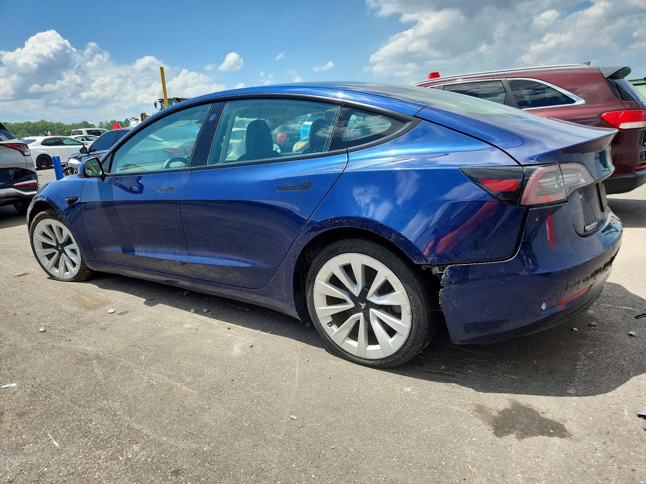 2022 Tesla Model 3 - Фото 2