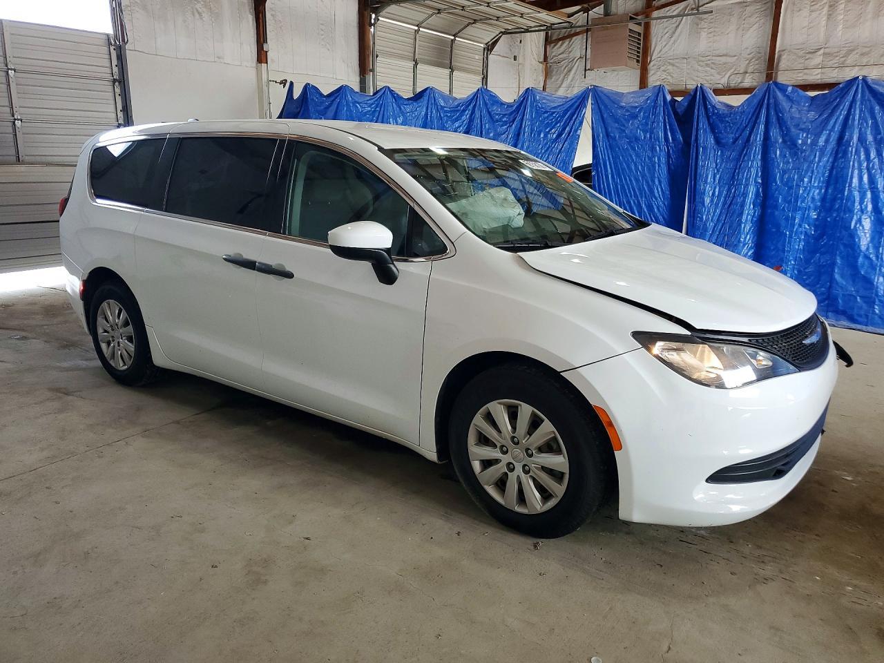 2019 Chrysler Pacifica L - Image 4